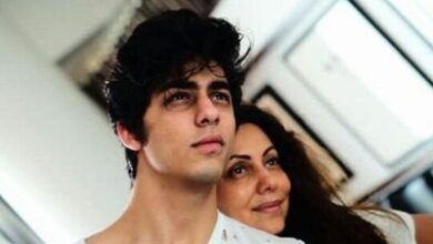 Aryan khan with his mother Gauri Khan:SRK to shift his son from Mannat